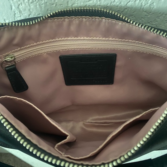 Coach Crossbody Bag Black with Pink lining - Picture 6 of 7